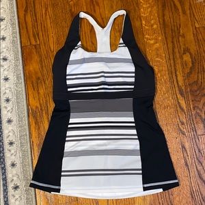 Black and white running top Lululemon SZ 6.
